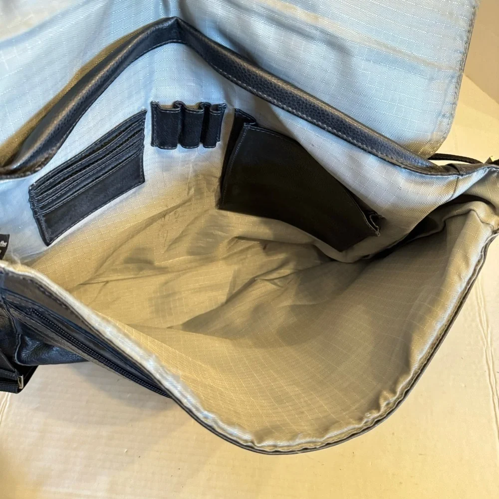 PERRY ELLIS PORTFOLIO Black Leather Briefcase Messenger Bag Business Travel